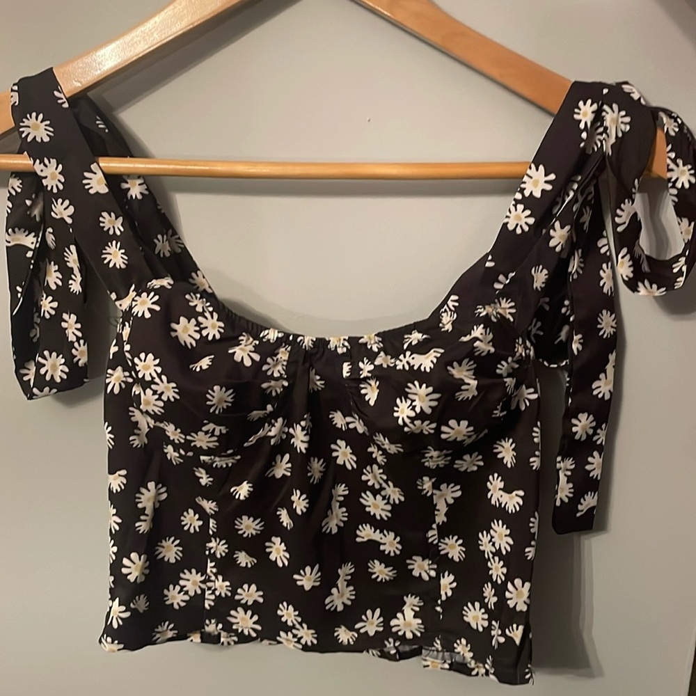 Fashion Nova Black Daisy Crop Top w/ Tie-up Straps (XS)